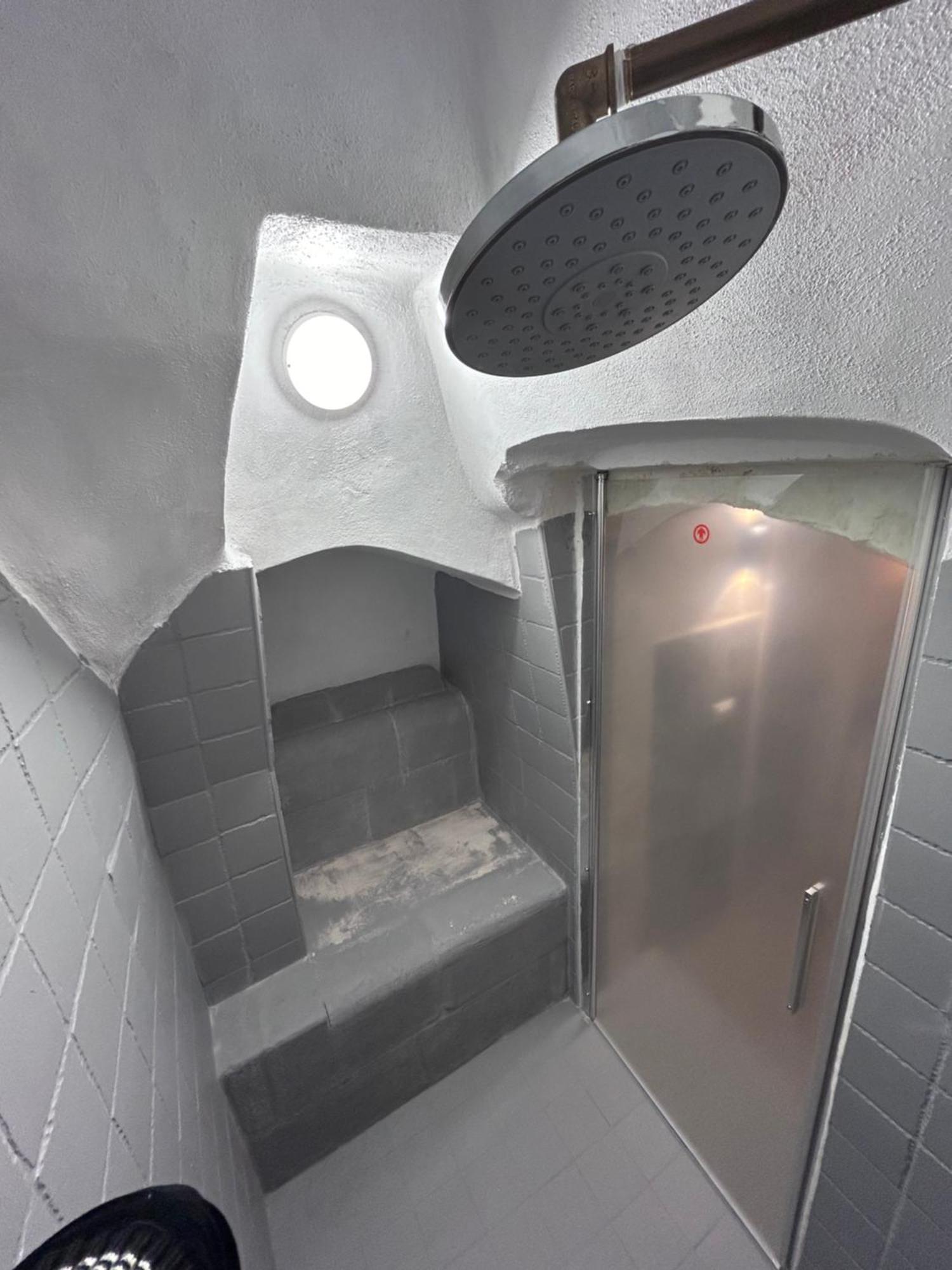 La 13 Guest House オストゥーニ エクステリア 写真