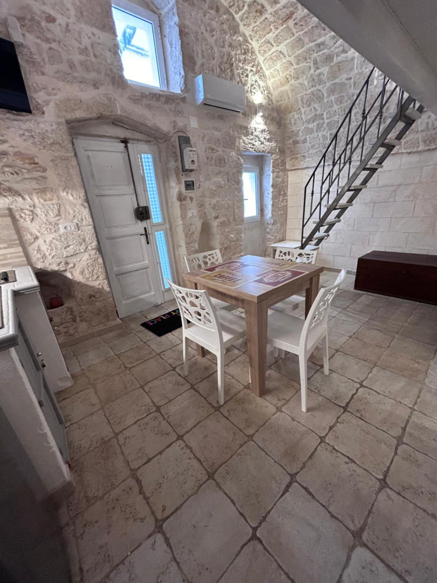 La 13 Guest House オストゥーニ エクステリア 写真