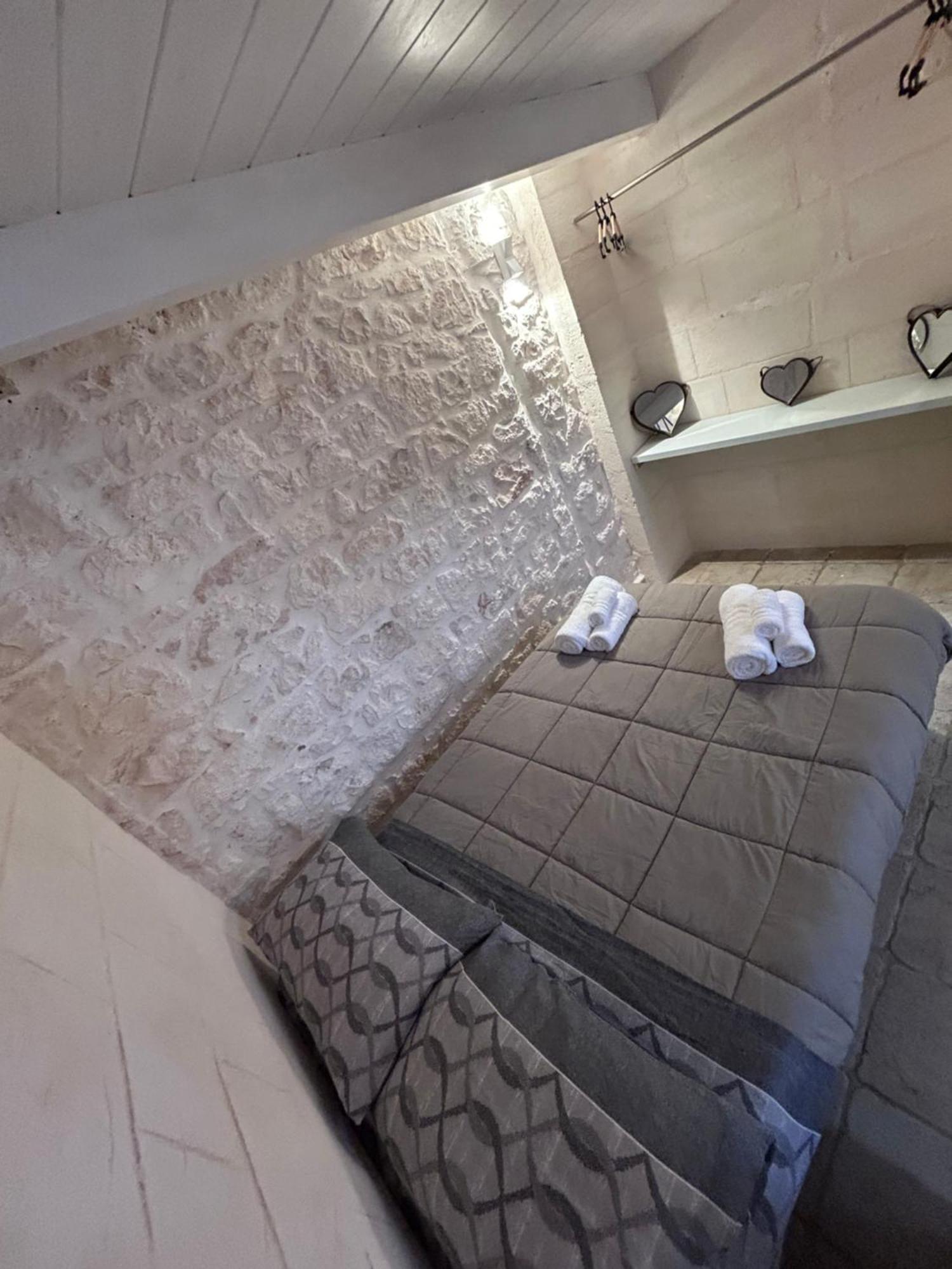 La 13 Guest House オストゥーニ エクステリア 写真